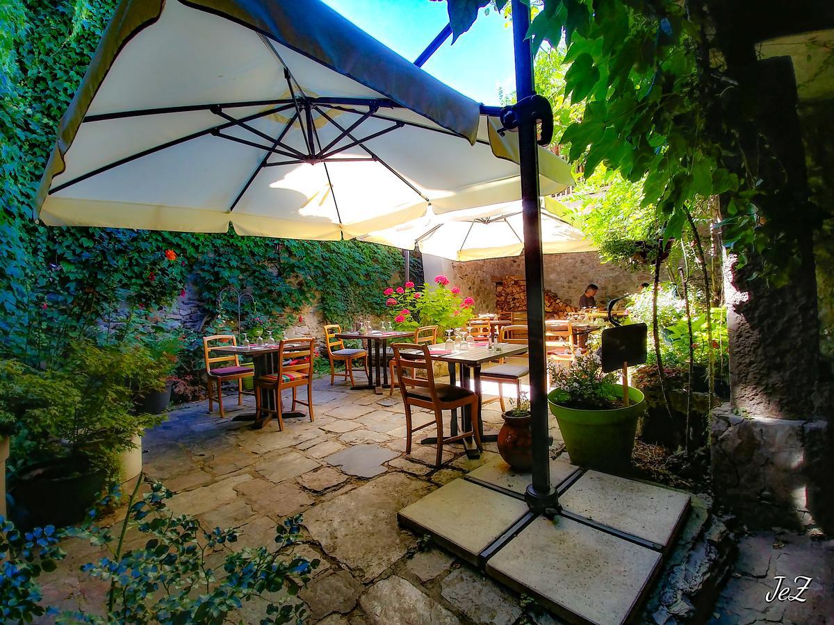 Отель Les Tables De La Fontaine Florac Экстерьер фото